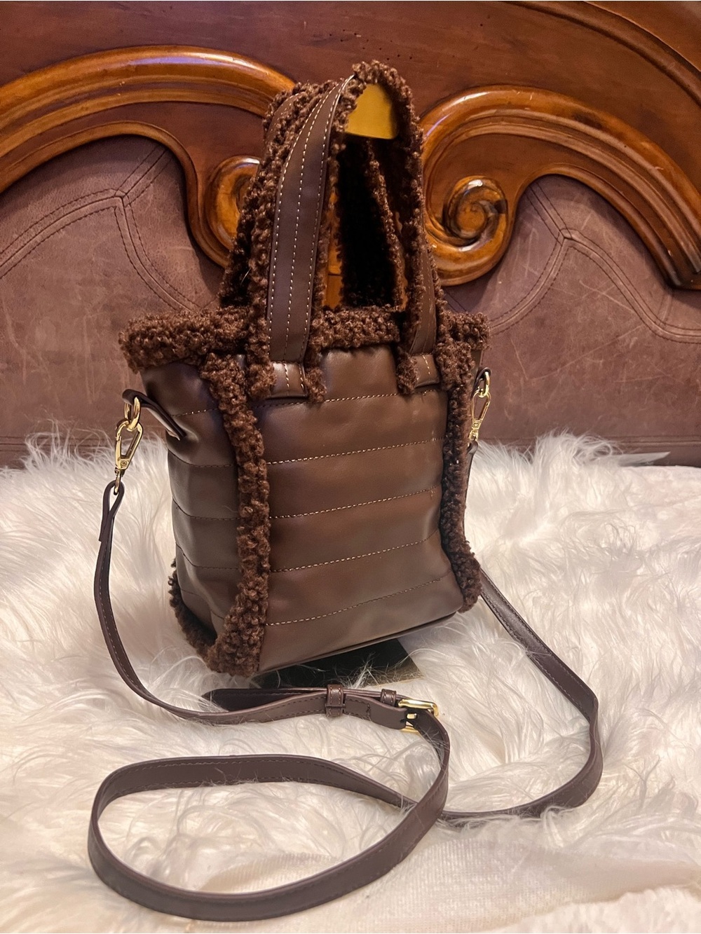 Aspen NWOT brown Sherpa Crossbody Bag - Picture 3 of 11